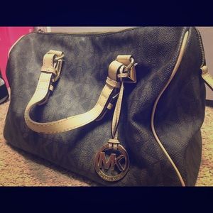 Brown leather Micheal Kors purse